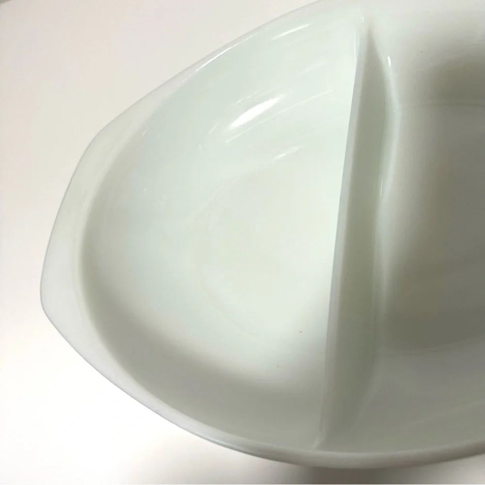PYREX Vintage 1.5 Qt Milk Glass Divided Oval Baking Dish #1063 USA 14
